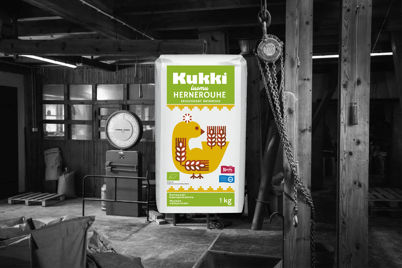 kukki hernerouhepussi, taustalla vanhan myllyn sis&auml;tilaa