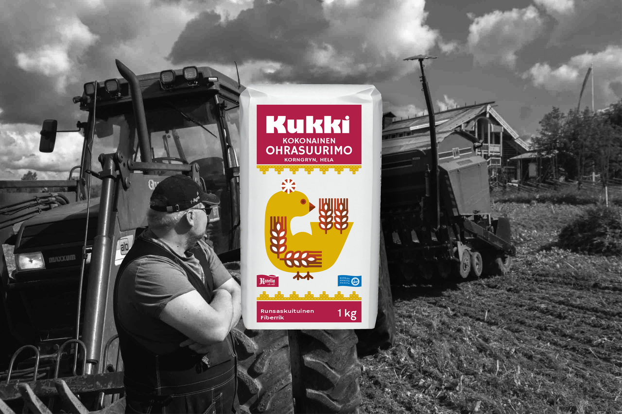 kukki ohrasuurimopussi, taustalla viljelij&auml; nojaa traktoriin