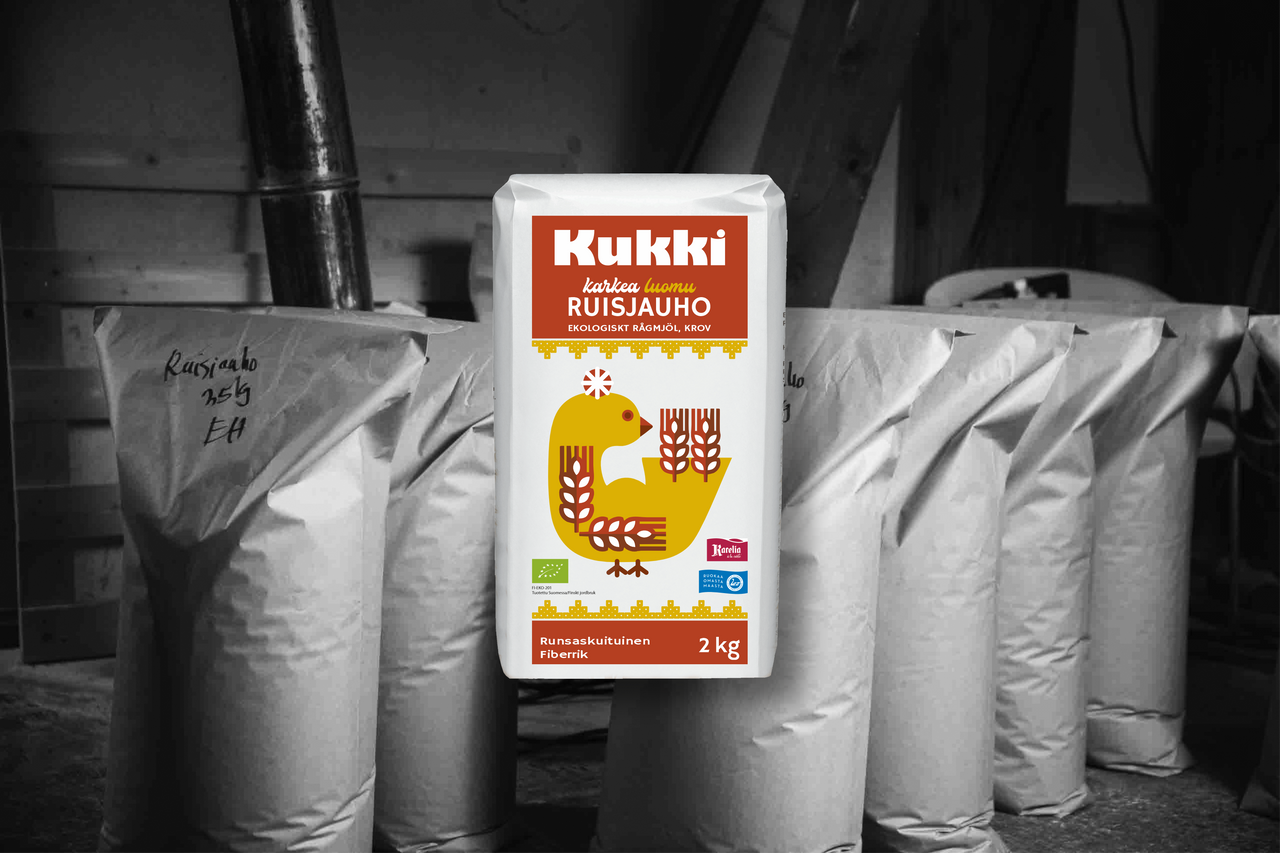 kukki-ruisjauhopussi, taustalla isoja jauhos&auml;kkej&auml;