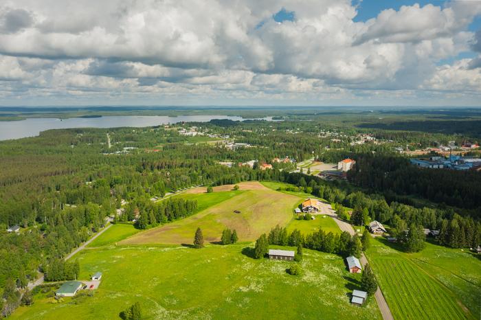 Ilomantsin Parppeinvaaran vaaramaisemaa ja peltoja ilmasta kuvattuna
